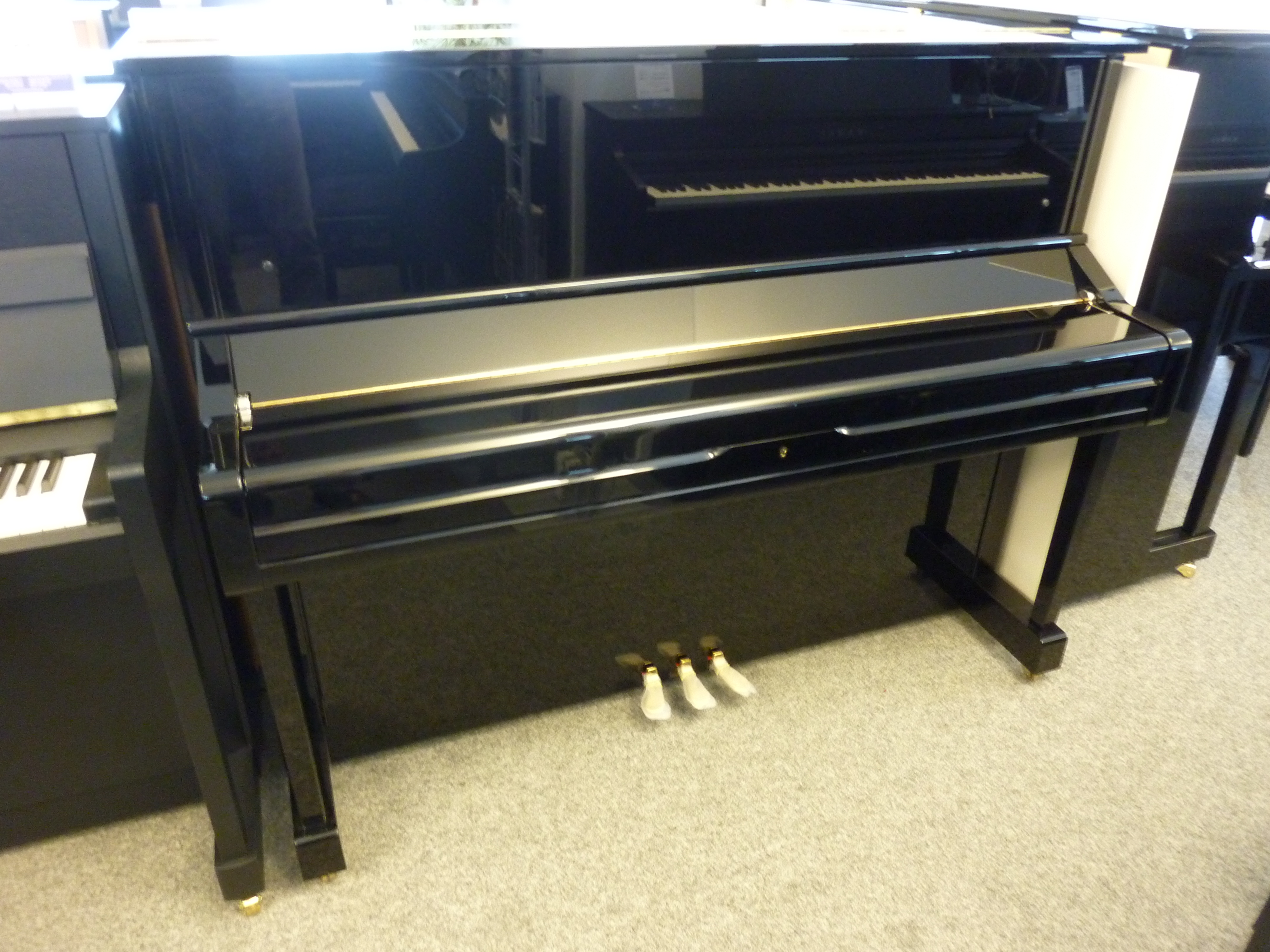 Klavier U1 (121 cm)