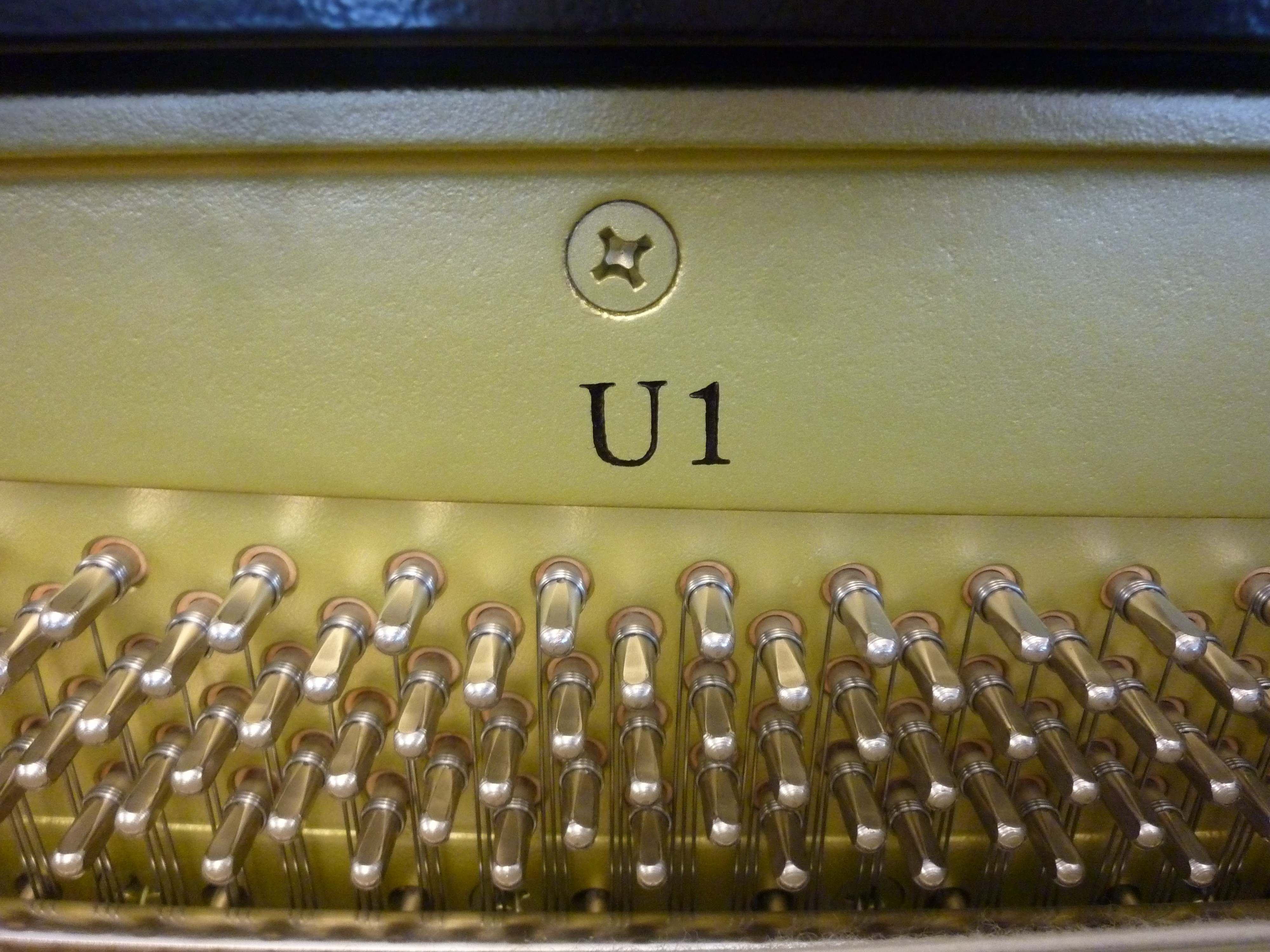 Klavier U1 (121 cm)