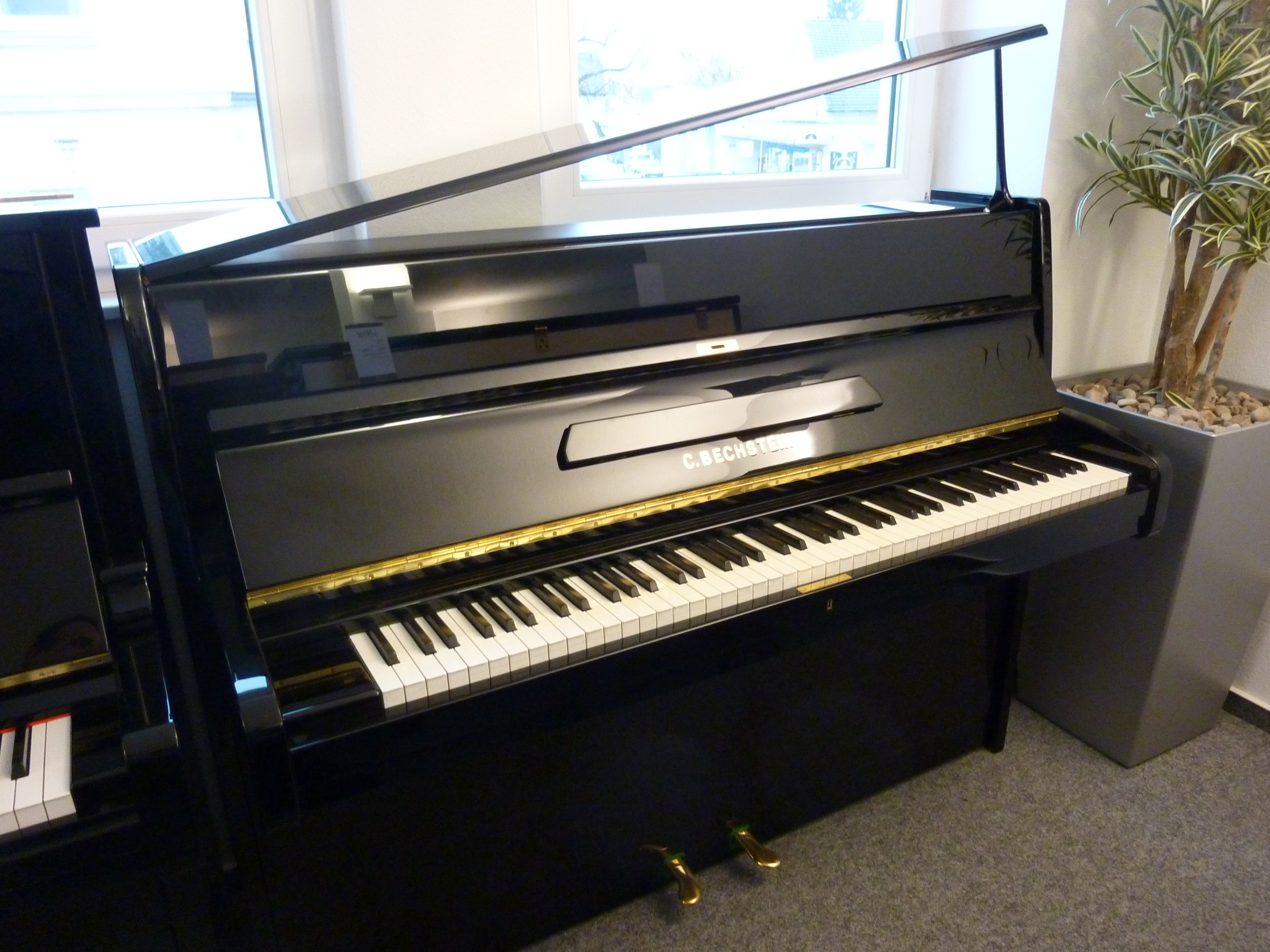 Klavier 12n (114 cm)