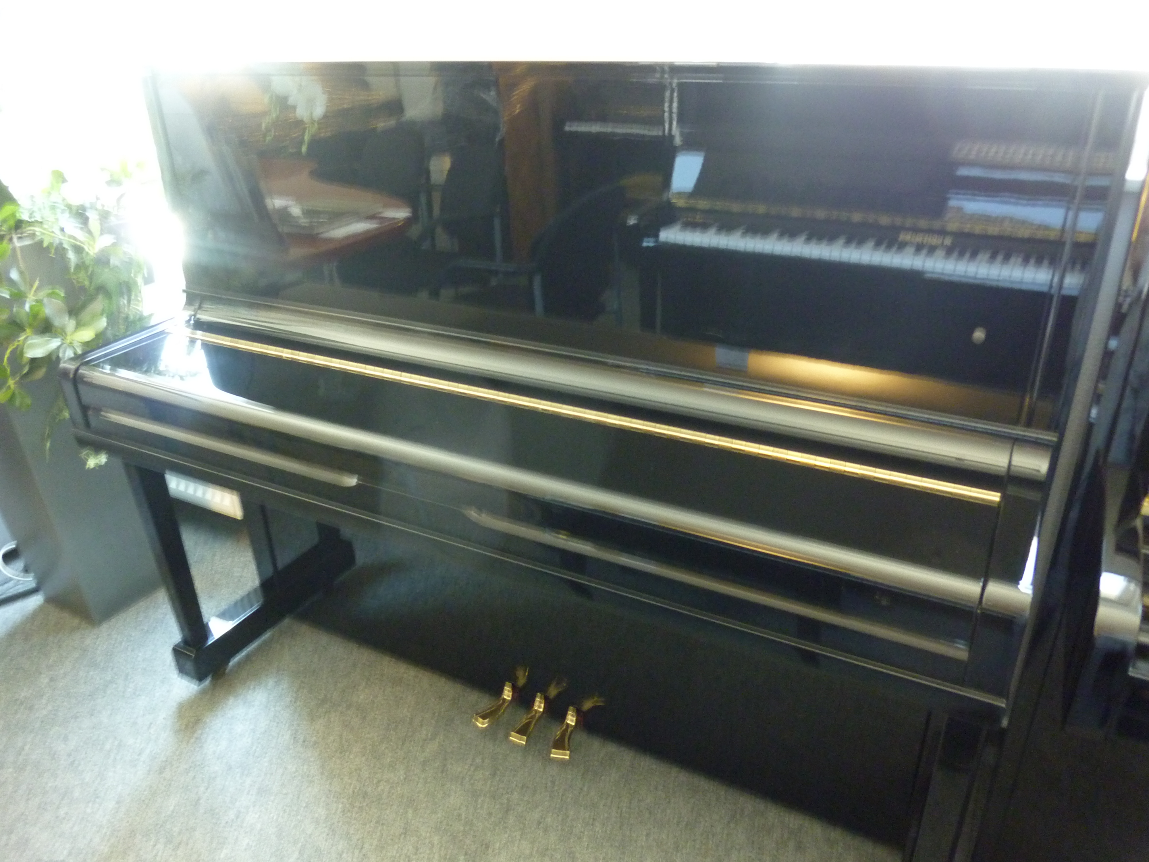 Klavier U10A (121 cm)